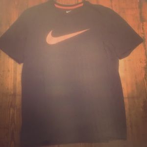 Casual short sleeve black tee